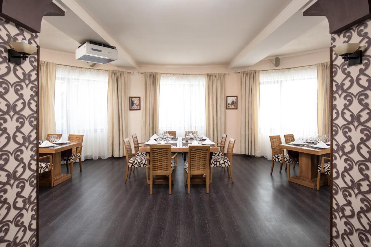 Hotel Rozmarin Predeal Exteriör bild